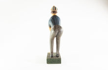 Load image into Gallery viewer, HAND CRAFTED / PAINTED WOODEN GOLFER 'PUTTING A BALL' CARVED SCULPTURE/FIGURINE