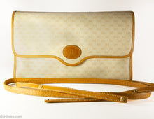 Load image into Gallery viewer, VINTAGE AUTHENTIC GUCCI CLASSIC MICRO GG BAG CLUTCH/SHOULDER/CROSSBODY CREAM/TAN
