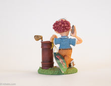 Load image into Gallery viewer, VINTAGE SLAPSTIX CLOWN GOLFER CAST RESIN SCULPTED HAND PAINTED FIGURINE/ STATUE 'PENCIL ME IN' | ORIGINAL TAG - 1999
