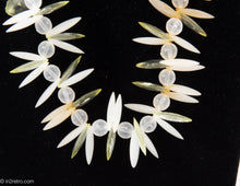 Load image into Gallery viewer, VINTAGE YELLOW/WHITE PLASTIC CIRCLES NECKLACE - 1980s