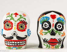 Load image into Gallery viewer, CERAMIC DAY OF THE DEAD/ DIA DE LOS MUERTOS SKULL COUPLE SALT AND PEPPER SHAKERS