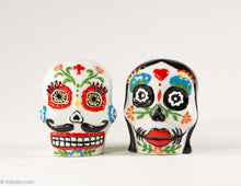 Load image into Gallery viewer, CERAMIC DAY OF THE DEAD/ DIA DE LOS MUERTOS SKULL COUPLE SALT AND PEPPER SHAKERS