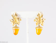 Load image into Gallery viewer, VINTAGE FLORENZA GOLD TONE ACORN AND OAK LEAF CLIP EARRINGS | RARE
