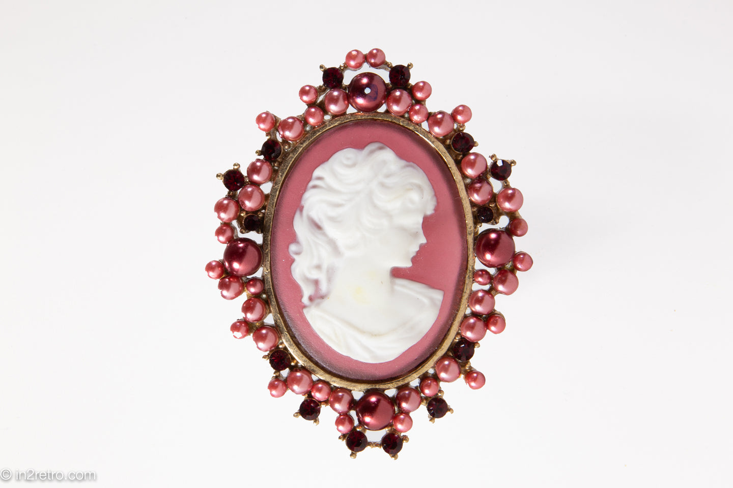 VINTAGE OVAL JEWELED BORDER CAMEO PIN/BROOCH