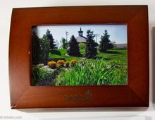 Load image into Gallery viewer, BETHEL WOODS CENTER FOR THE ARTS WOODEN BOX OF PHOTO STATIONARY &amp; ENVELOPES W/ GLASS PHOTO FRAME COVER

