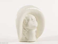 Load image into Gallery viewer, VINTAGE MID CENTURY WHITE LADY HEAD VASE/ WALL POCKET PORCELAIN CERAMIC LARGE BRIMMED HAT - 1940&#39;S
