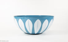 Load image into Gallery viewer, RARE VINTAGE CATHERINE HOLM 9.5&quot; ENAMELWARE BLUE BOWL WITH WHITE PETALS

