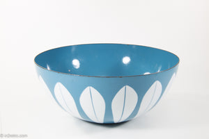 RARE VINTAGE CATHERINE HOLM 9.5" ENAMELWARE BLUE BOWL WITH WHITE PETALS
