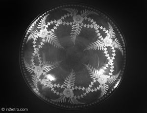 ROUND CLEAR GLASS PLATE WITH ETCHED FLOWERS AND LEAVES WITH DOTTED RIM DETAIL