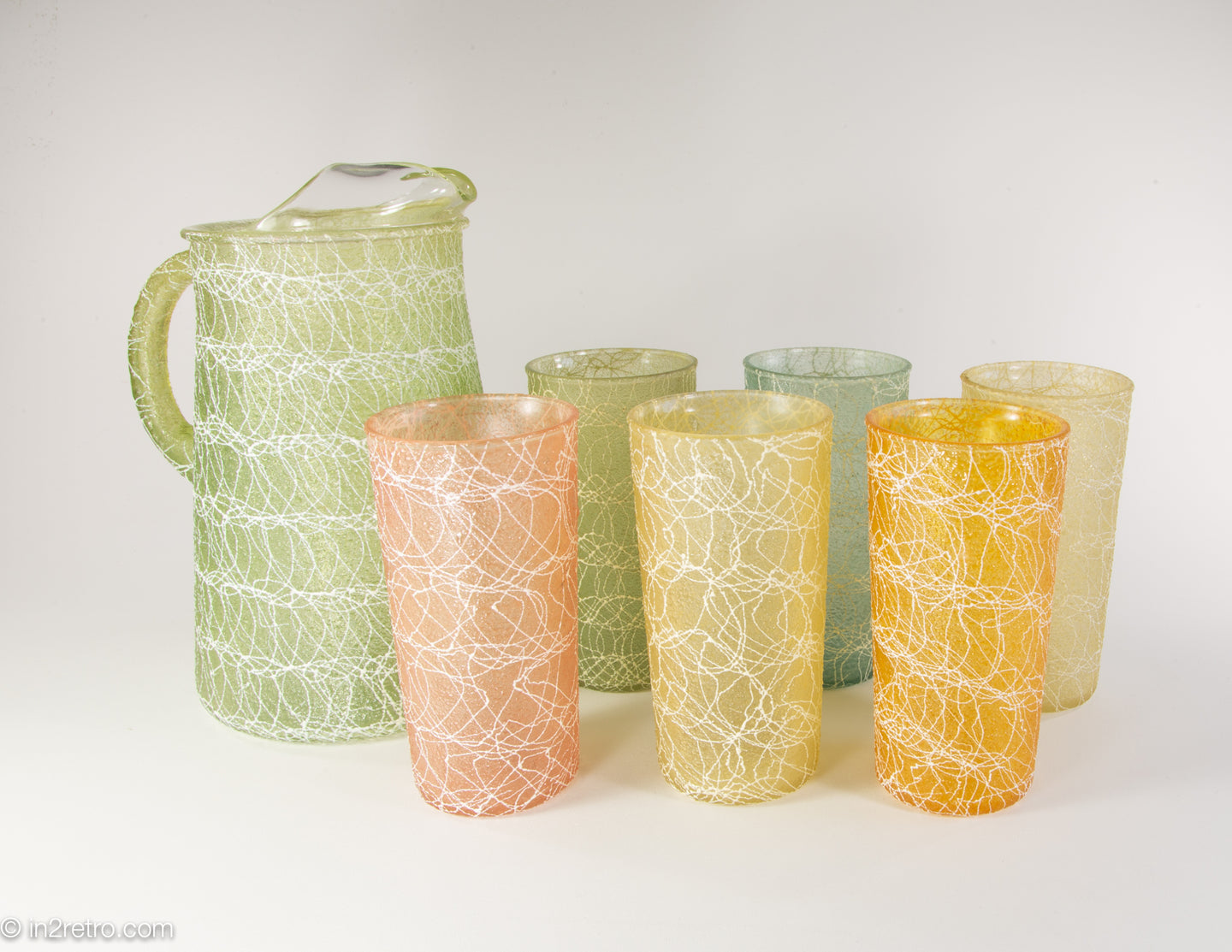 VINTAGE SET OF SPAGHETTI STRING GREEN GLASS PITCHER AND 6 COLORFUL GLASSES/TUMBLERS- 1960S