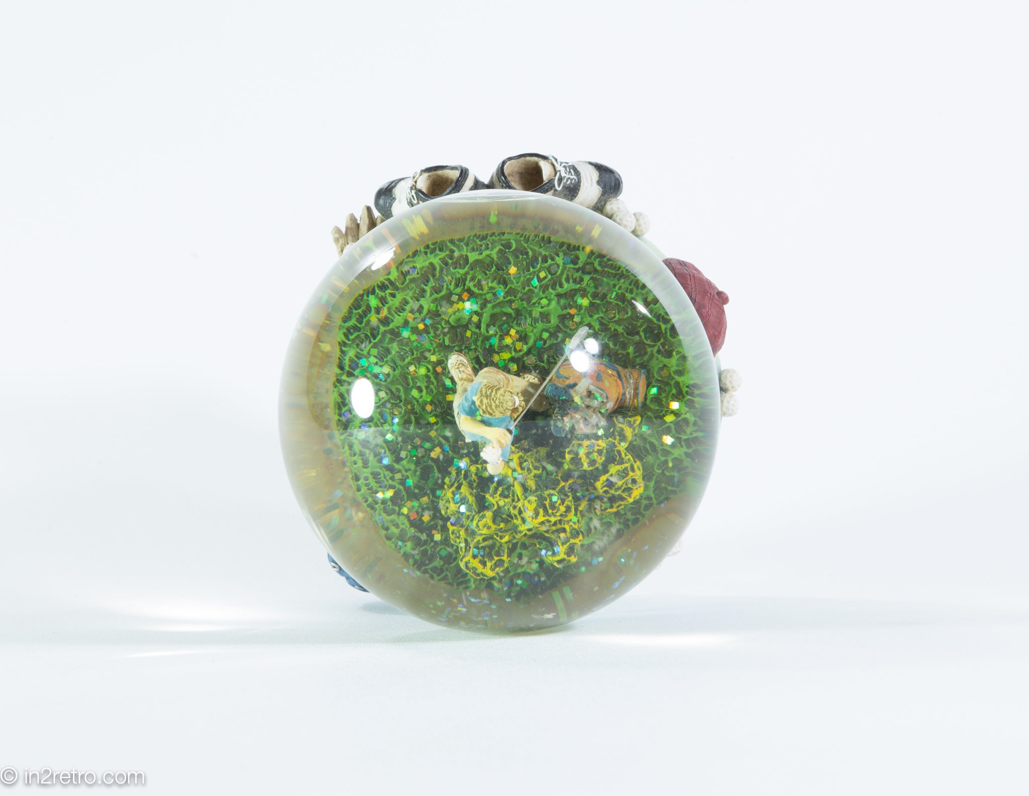 MUSICAL GOLF GLASS SNOW GLOBE OF LADY GOLFER WATER FILLED COLORFUL SPARKLES  PLAYS 'TOP OF THE WORLD