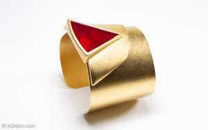 VINTAGE SIGNED MONET MATTE GOLD TONE WIDE 3D CUFF BRACELET WITH LARGE TRIANGULAR DEEP RED STONE
