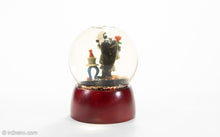 Load image into Gallery viewer, WARNER BROTHERS STUDIO STORE EXCLUSIVE &quot;MON CHERIE&quot; PEPE LE PEW SNOW GLOBE | 1994
