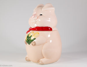VINTAGE HAPPY PINK PIG WITH RED SCARF/ BANDANA HOLDING BOUQUET OF YELLOW CORN COOKIE JAR