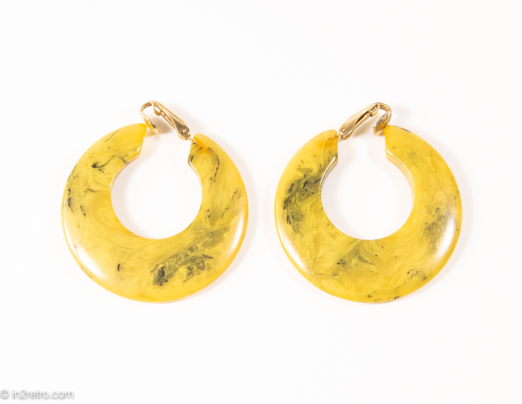VINTAGE BAKELITE OLIVE GREEN AND CORN YELLOW MARBLED/MOTTLED HOOP