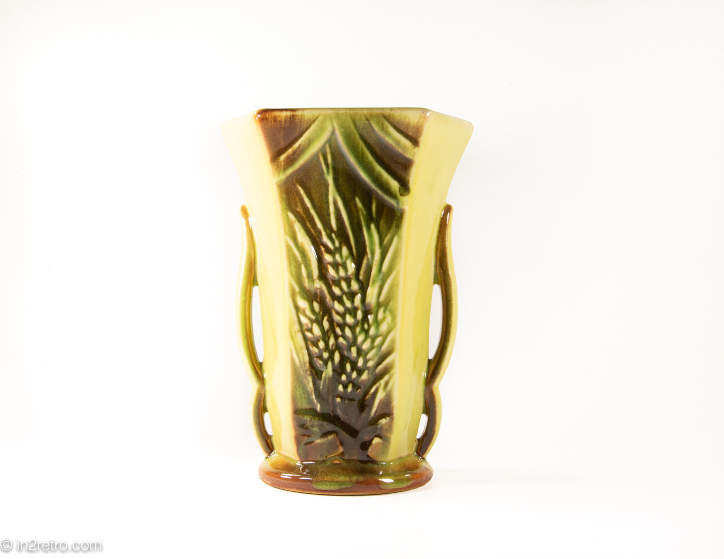 VINTAGE YELLOW DOUBLE HANDLED MCCOY VASE WITH WHEAT PATTERN